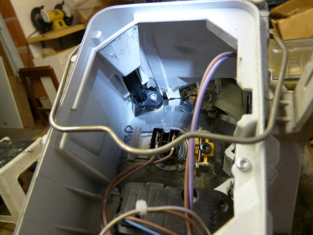 Octy-Headlight-adjuster1.jpg