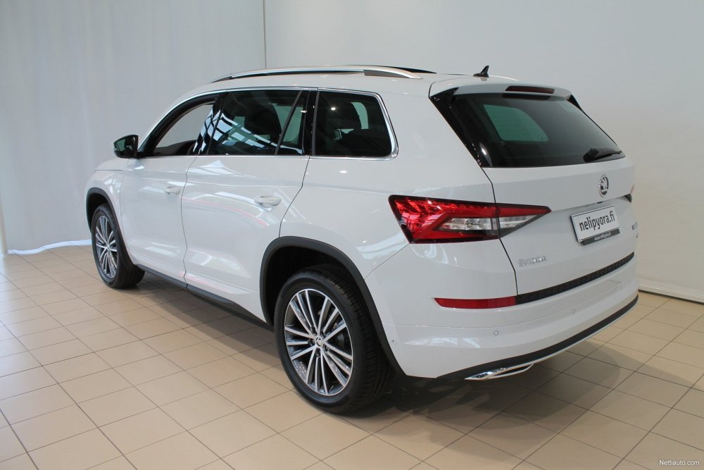 350722645_MoonWhite1-Showroom.thumb.jpg.ec9bba7247a52eab29daad493ae692cb.jpg