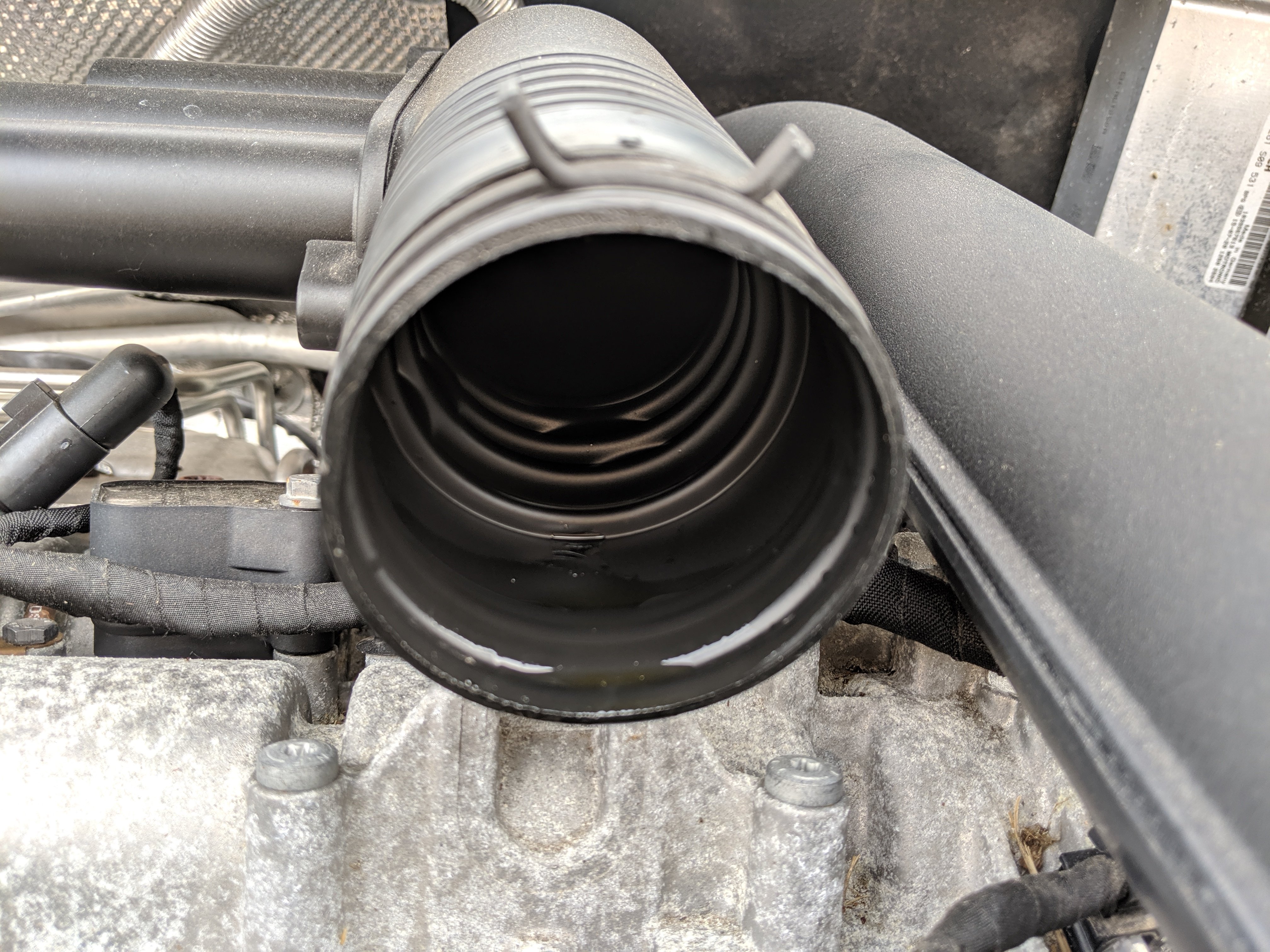 Trace amounts of oil in air intake Skoda Fabia Mk III (20142021