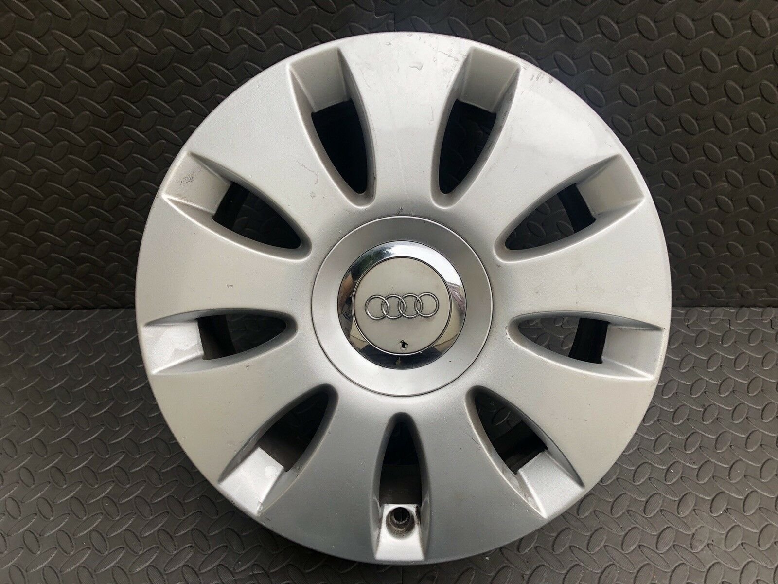 Replacing the wheel centre pop-out on A3 alloys