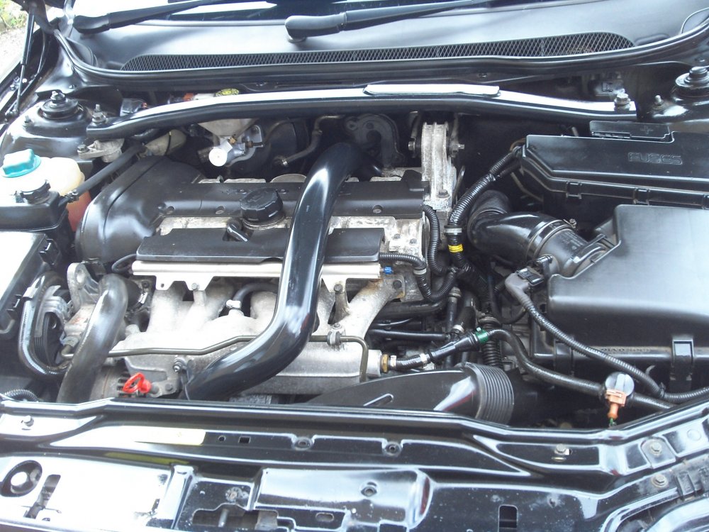 S60 2.0 T Engine 004.JPG
