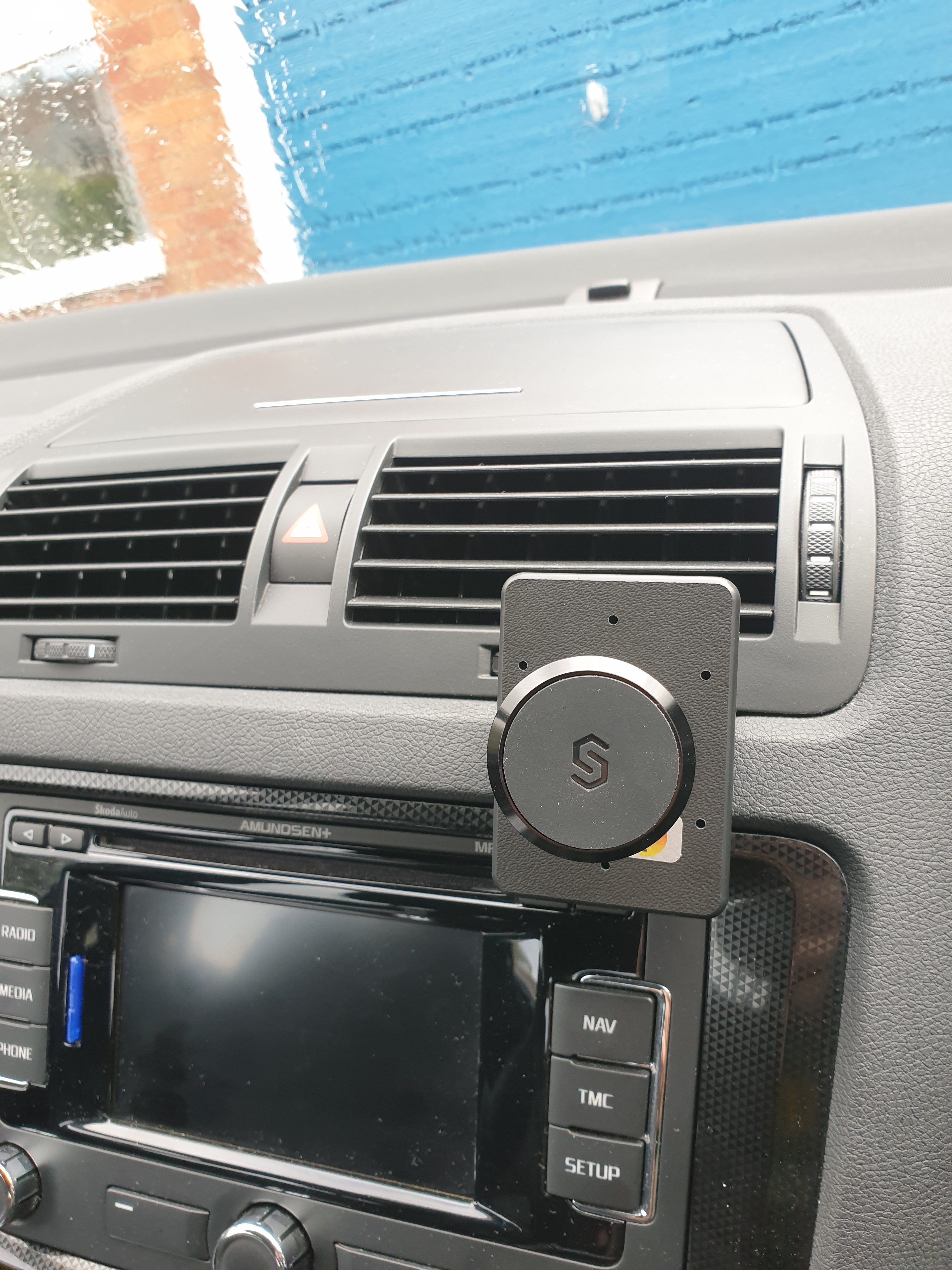 Hybrid phone holder solution... Brodit + Magnets?