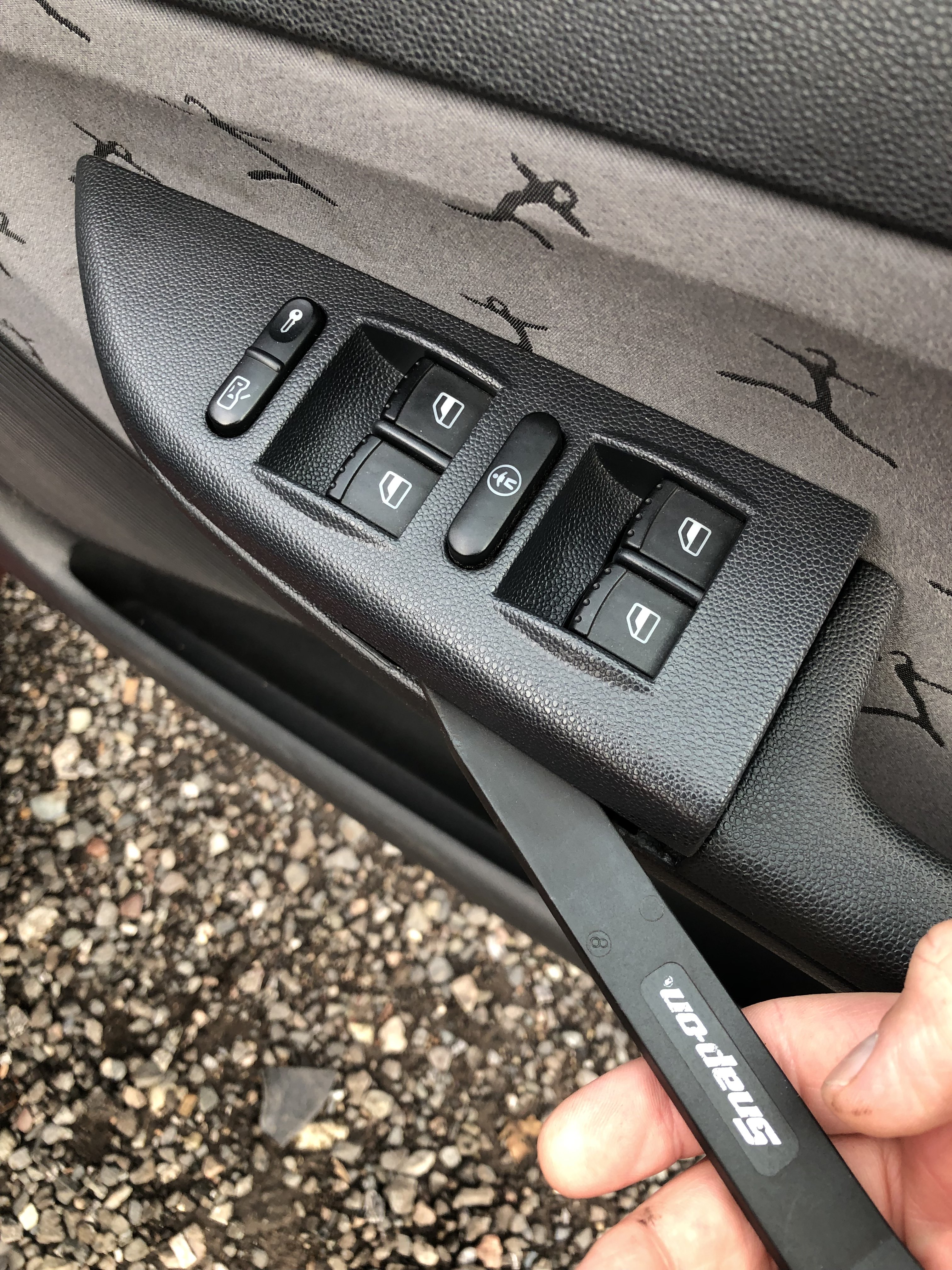 MK1 How to Remove and Install a drivers window switch Skoda Fabia