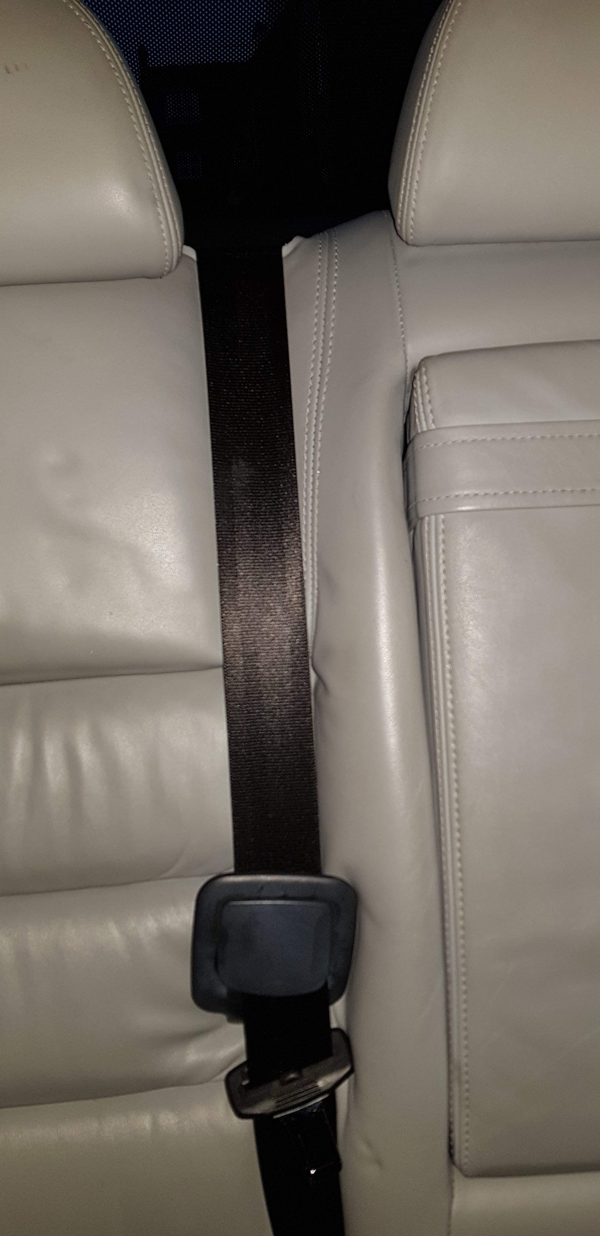 Rear centre seat belt won't pull out. General Maintenance BRISKODA