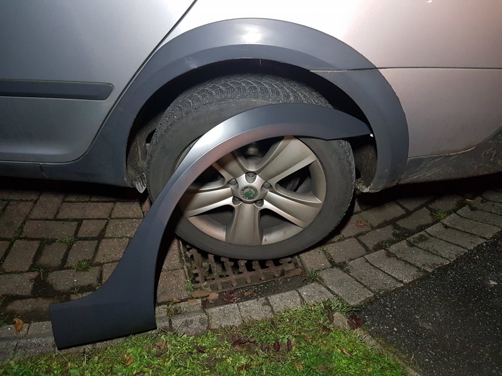 rear-arch-trim-comparison.jpg