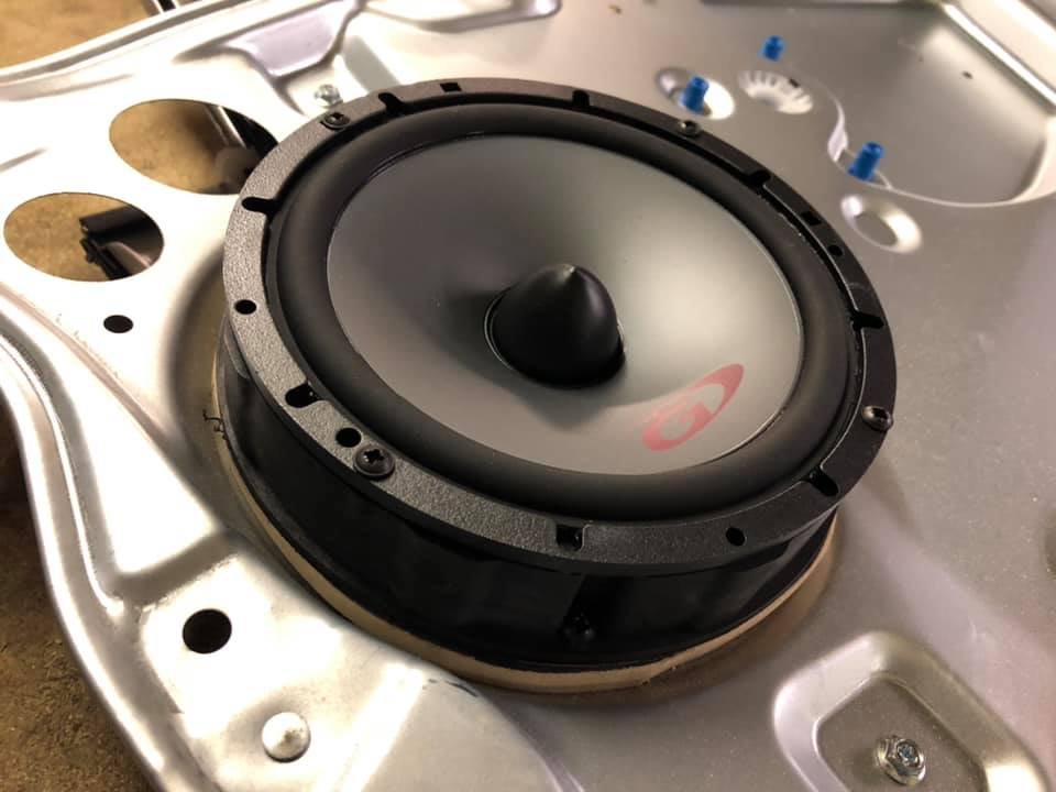 speakers3.jpg.0d8c0f9b739826daed290dcbfd8cb57a.jpg