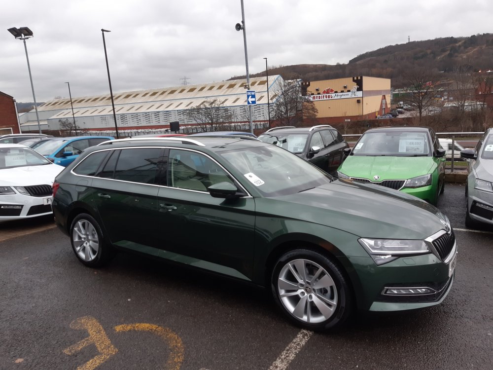 Car.thumb.jpg.67c67bdf627bba8adef92fc1123d3de1.jpg