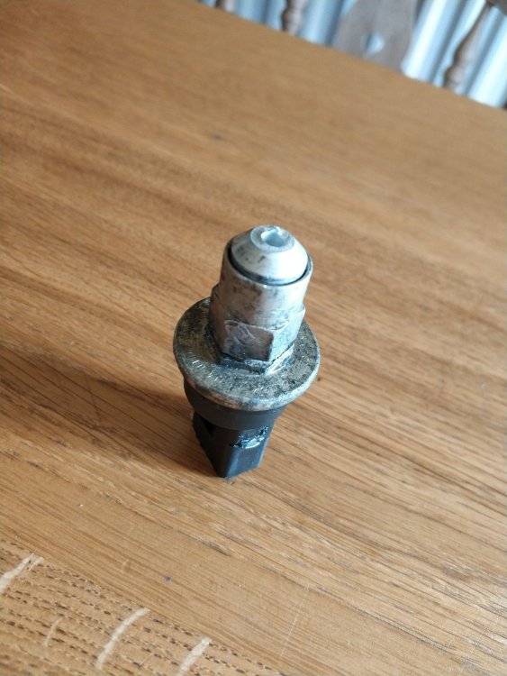 high-pressure-sensor-broken.thumb.jpg.6dcd91e2f1673b234bc2126eef0e2a76.jpg