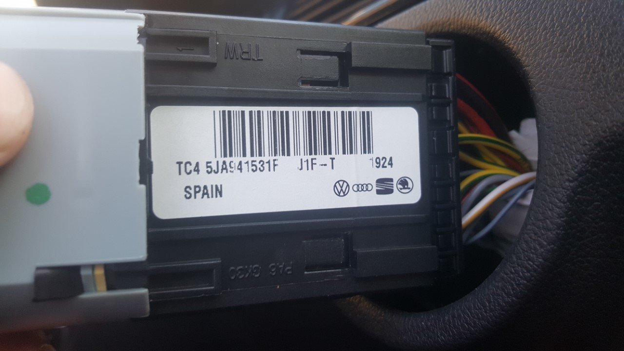Install Auto Headlight Skoda Rapid & Spaceback (2012 > ) BRISKODA