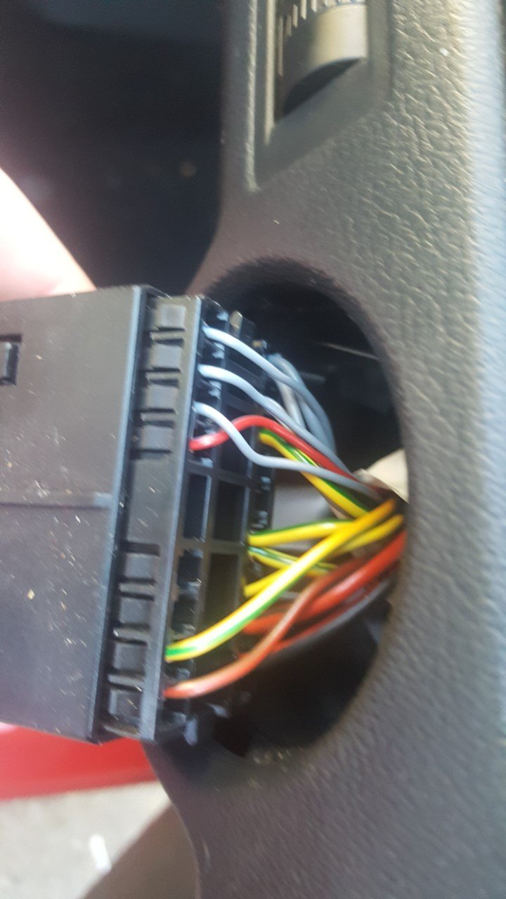 Install Auto Headlight Skoda Rapid & Spaceback (2012 > ) BRISKODA