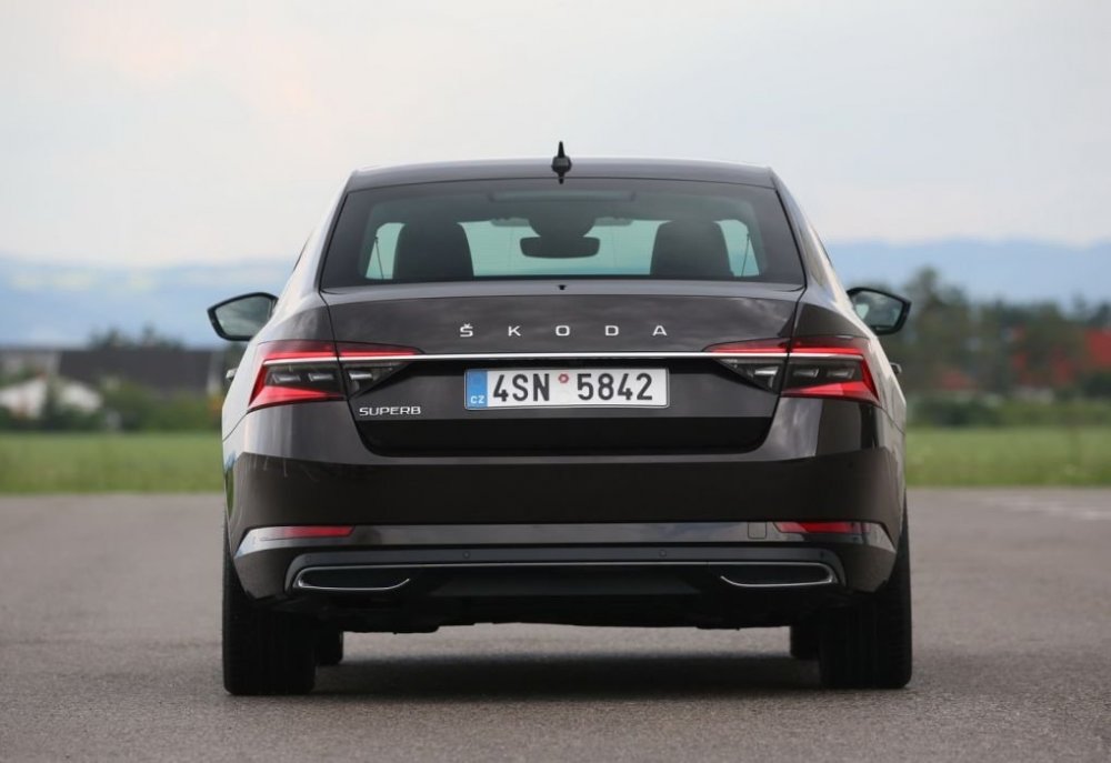 fl superb rear lights 01.jpg
