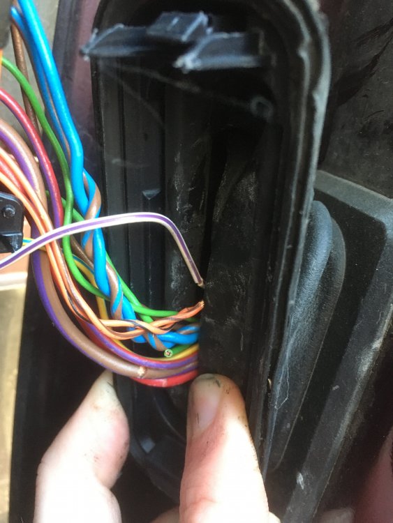 Skoda Superb Mk2 Wiring Driver Door Wiring Loom Broken.JPG