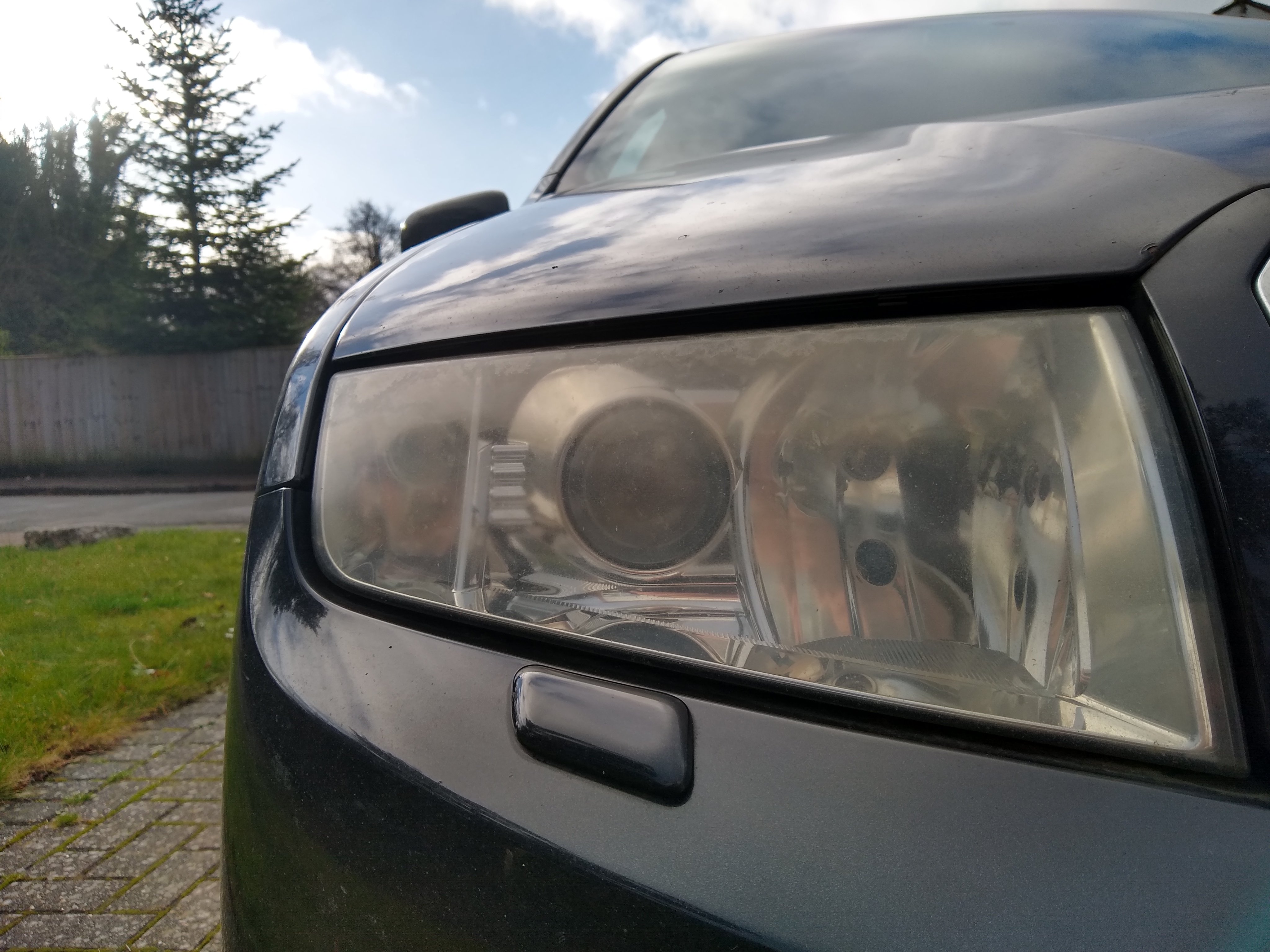 Gas discharge headlight replacement. Skoda Fabia Mk I (19992007