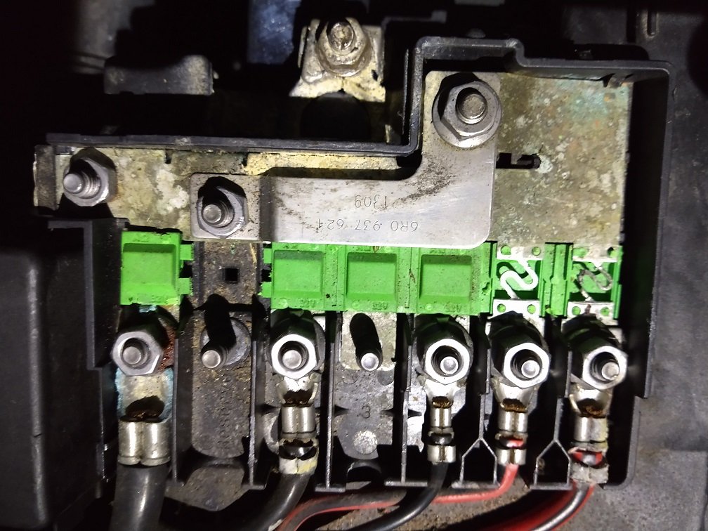 Where to buy battery compartment fuses for a Fab Mk2? Skoda Fabia Mk