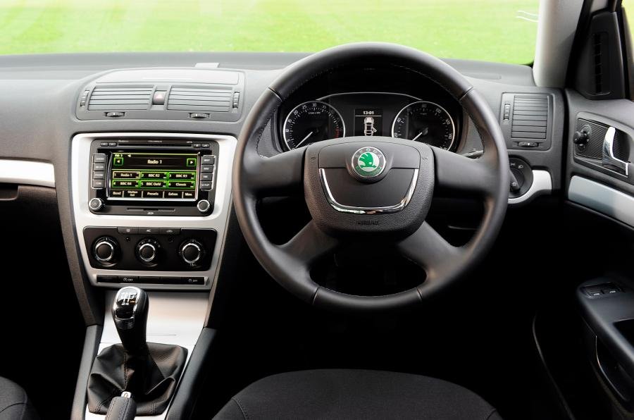 skoda-octavia-8.jpg.b4b508e6dcdad3ea8b4969c895210b08.jpg