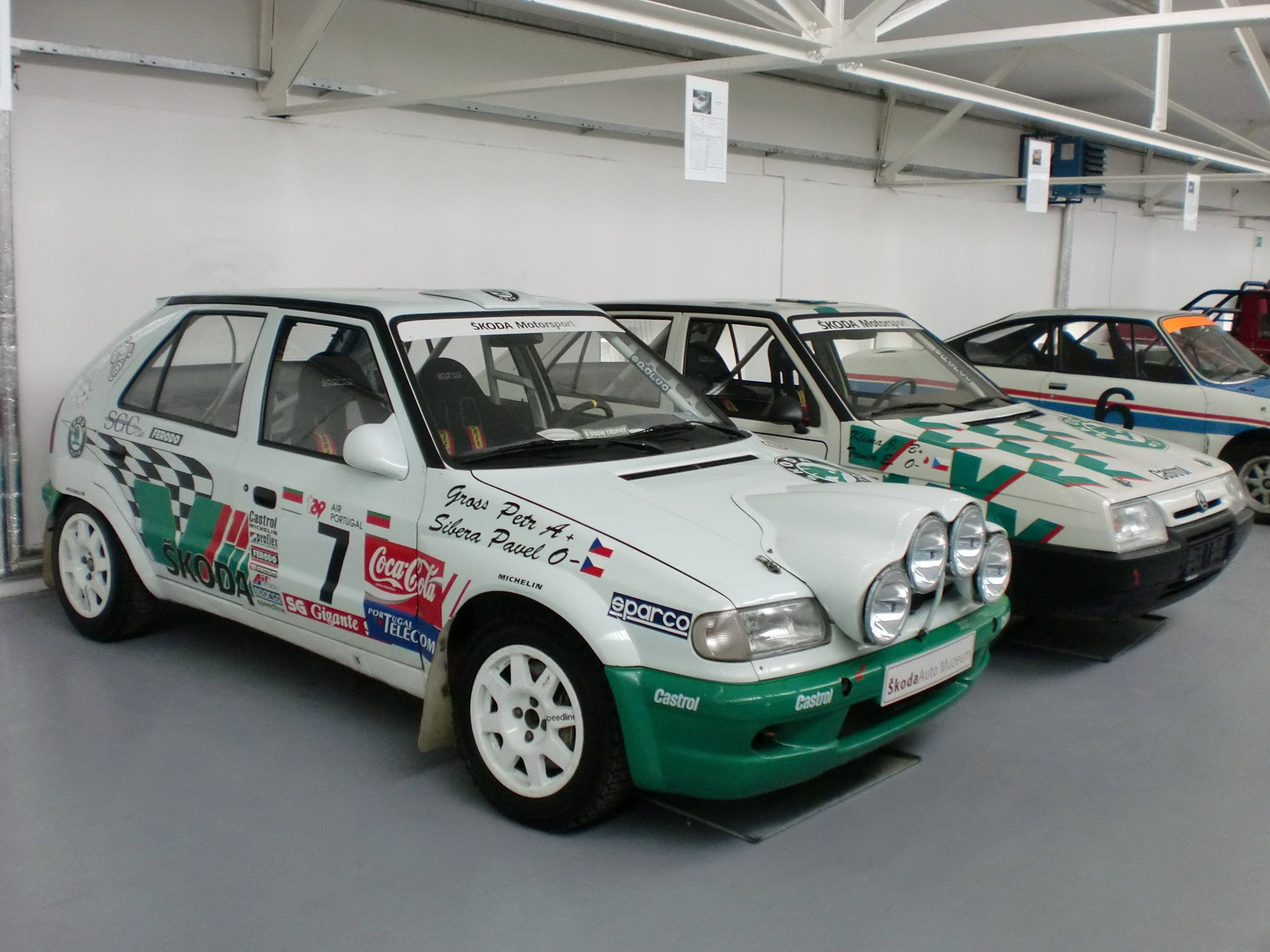 Install extra lights on Skoda Felicia Skoda Favorit, Skoda Felicia