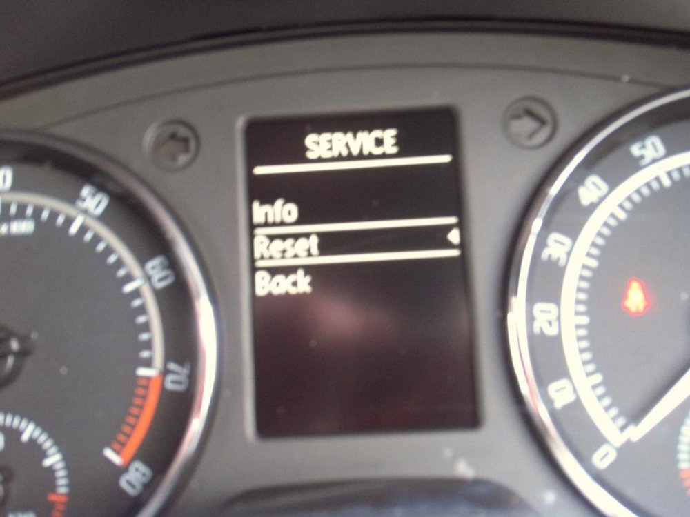 Resetting service light Skoda Fabia Mk II (20072014) BRISKODA