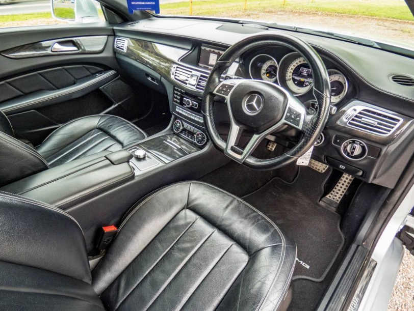 1741936890_CLSShootingBrake(3).png.dbced053a50ae4c1fb7a1b3156da3622.png