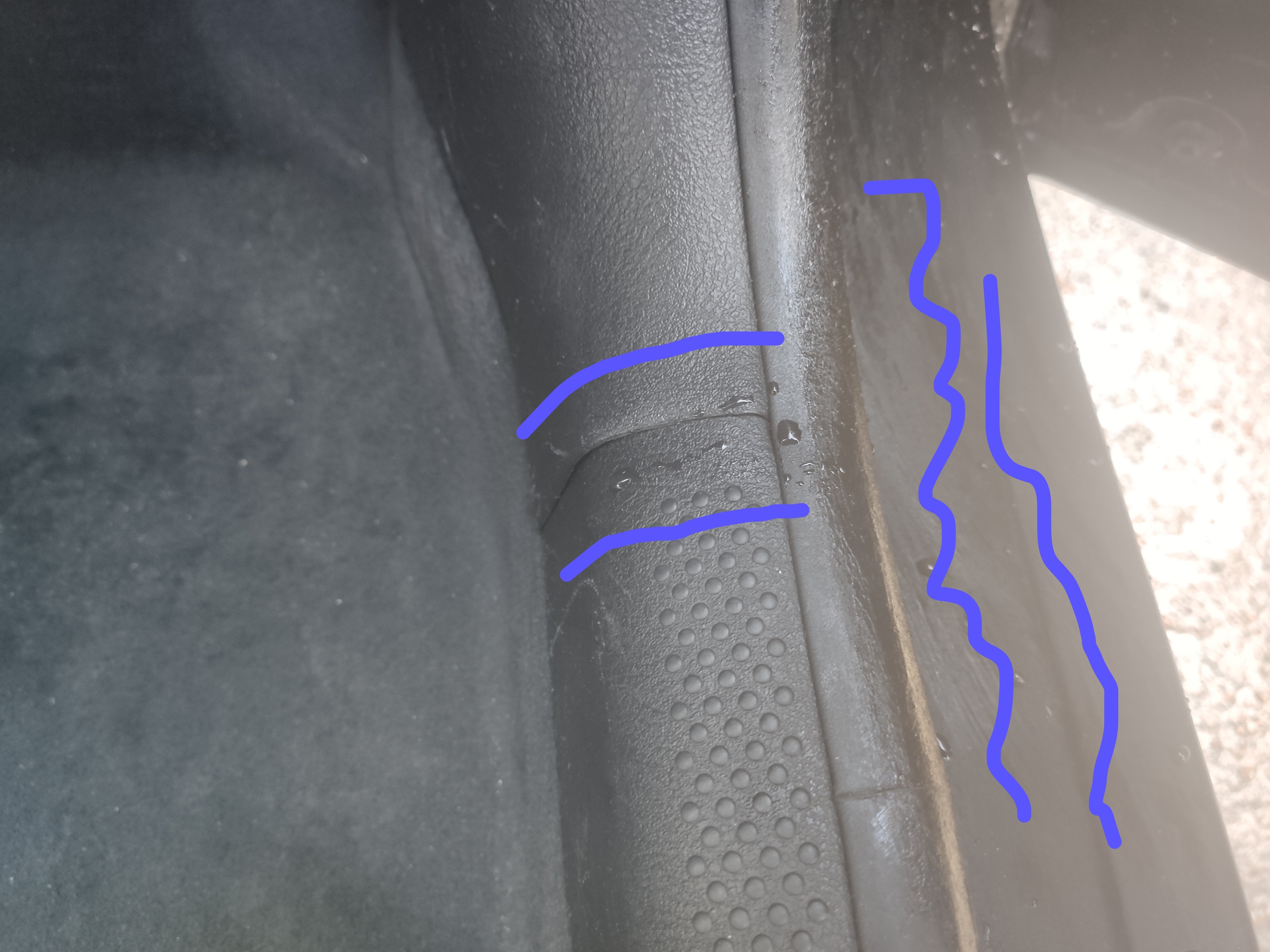 Water leak front passanger door