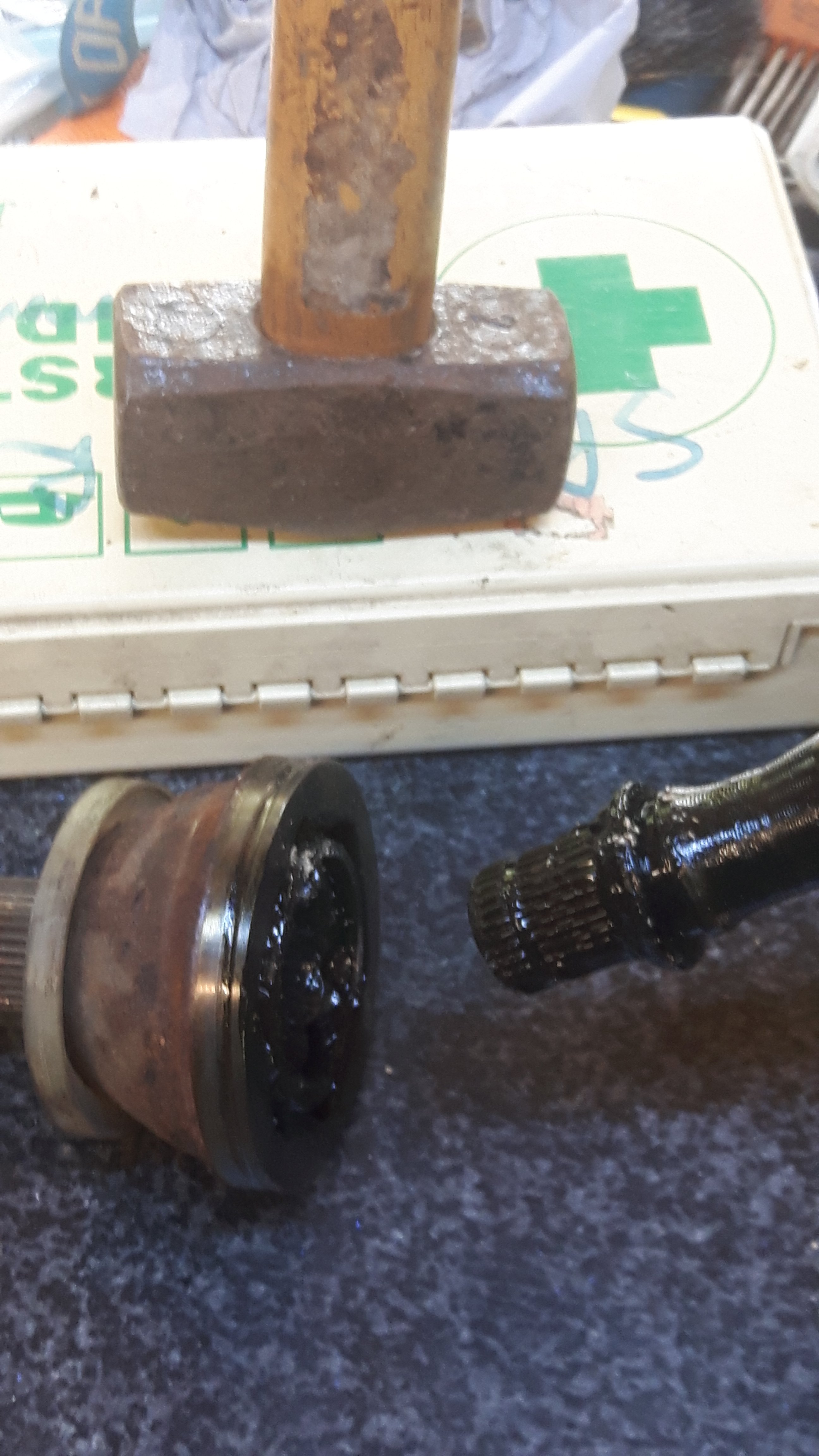 Outer CV joint removal tips/info please General Maintenance BRISKODA