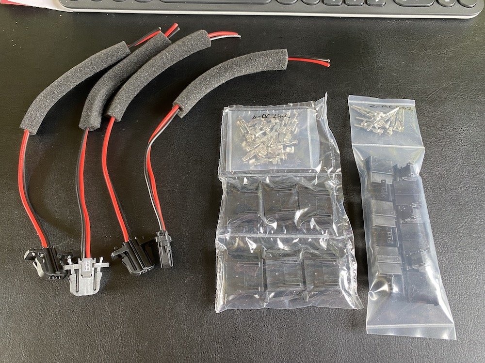 Connectors.JPG.6f55457007bff5d6f257293e4cbdc9a4.JPG