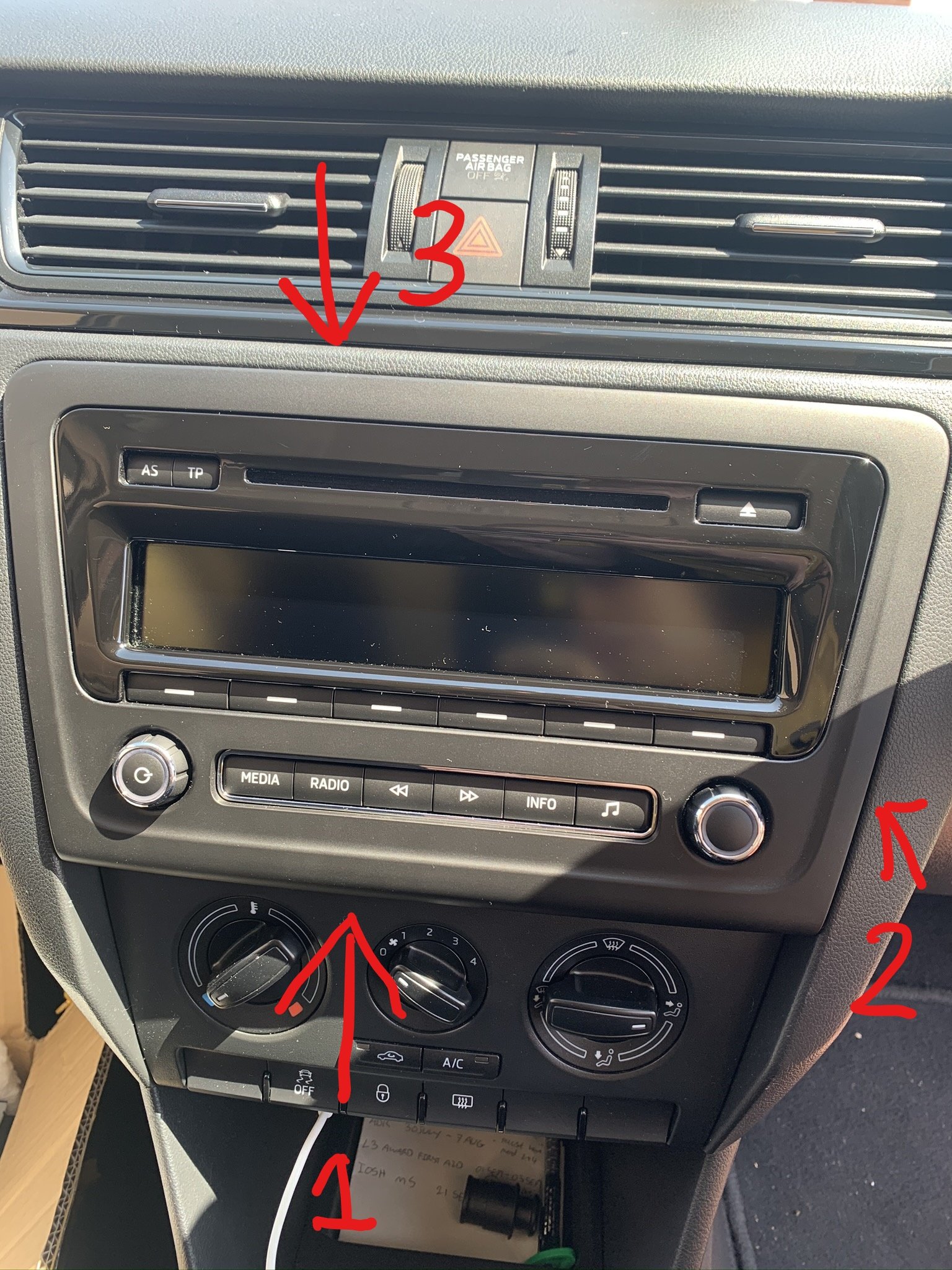 2012 - 2015 Skoda Rapid Swing Headunit to RCD 330 + how to guide