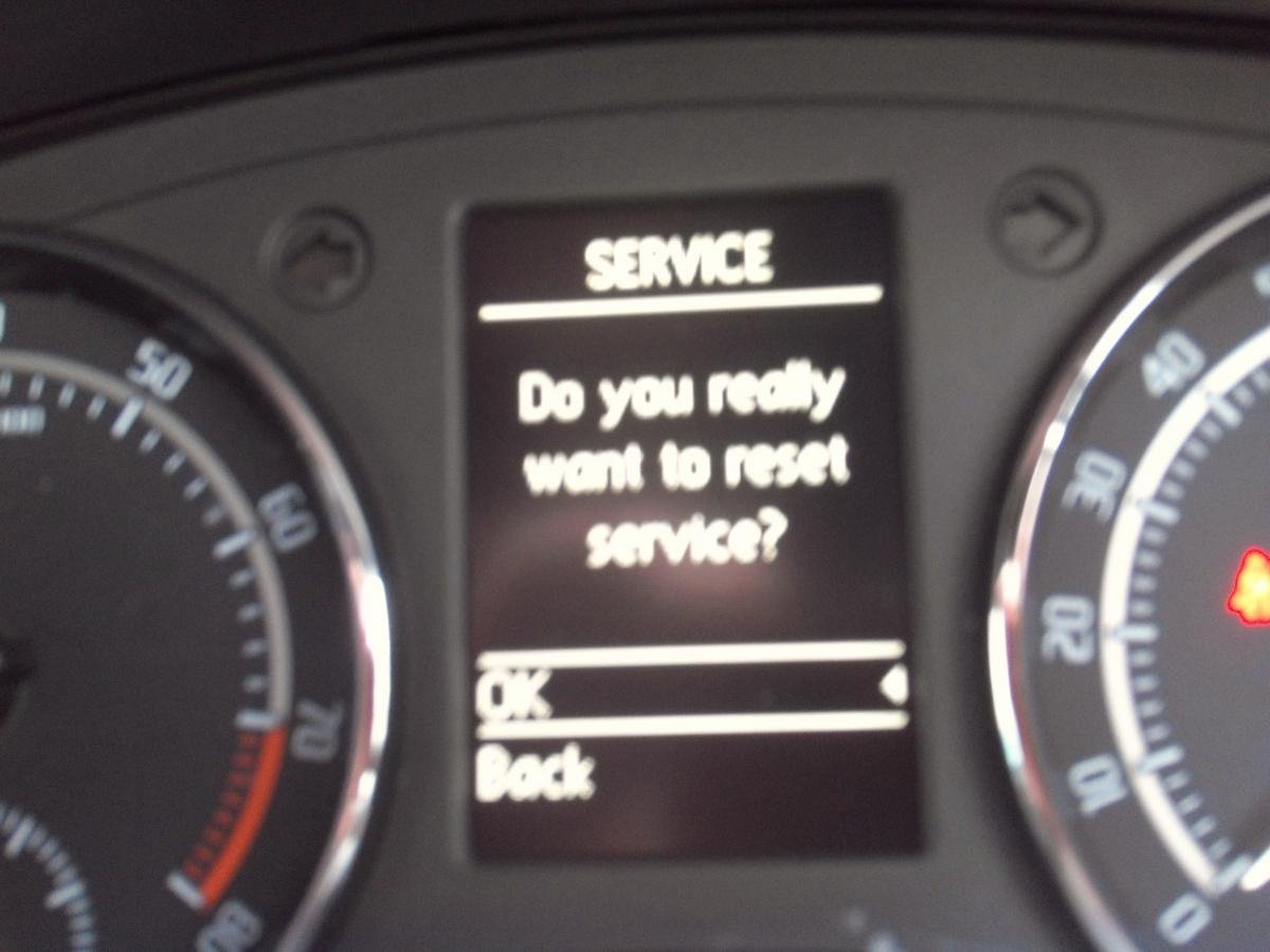 gispende barriere hvis Resetting the Service Now warning. - Skoda Fabia Mk II - BRISKODA