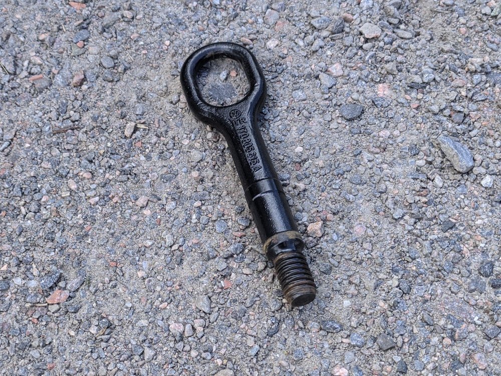 What tool to remove security bolt on wheel? Skoda Octavia Mk II (2004