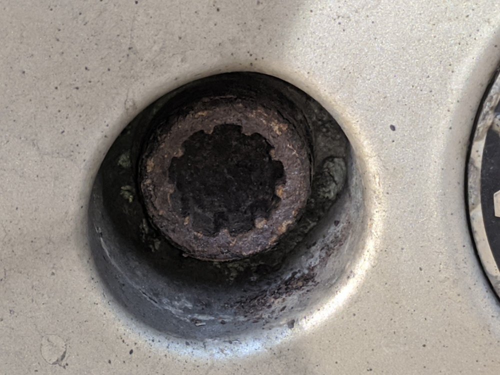 What tool to remove security bolt on wheel? Skoda Octavia Mk II (2004