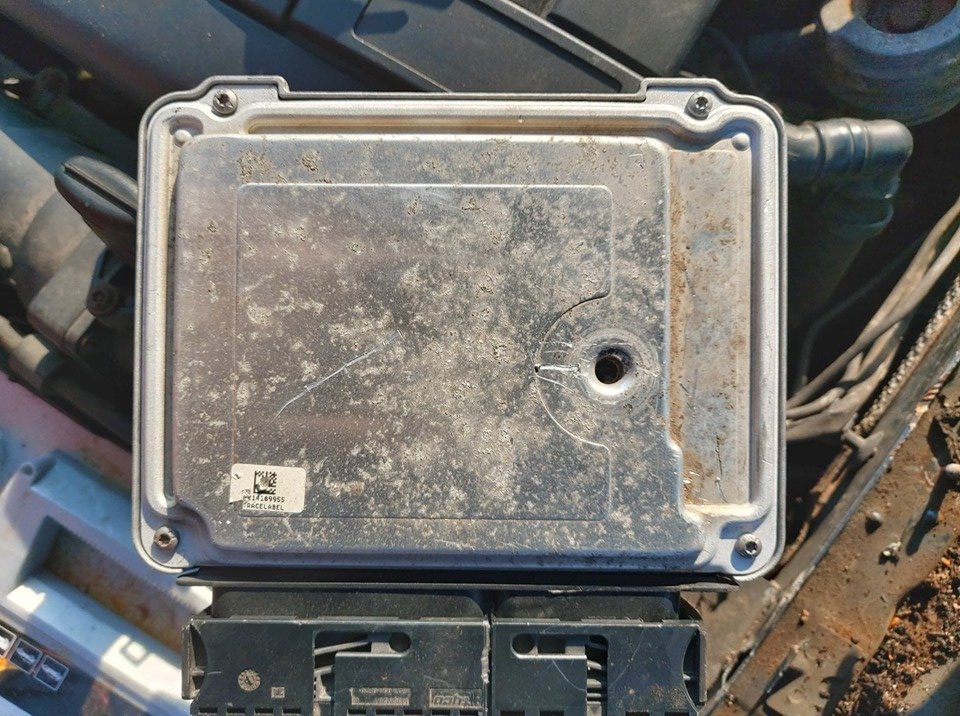 182577100_ECU01.jpg.58147bad9f017f3b27dcc3e04a241c13.jpg
