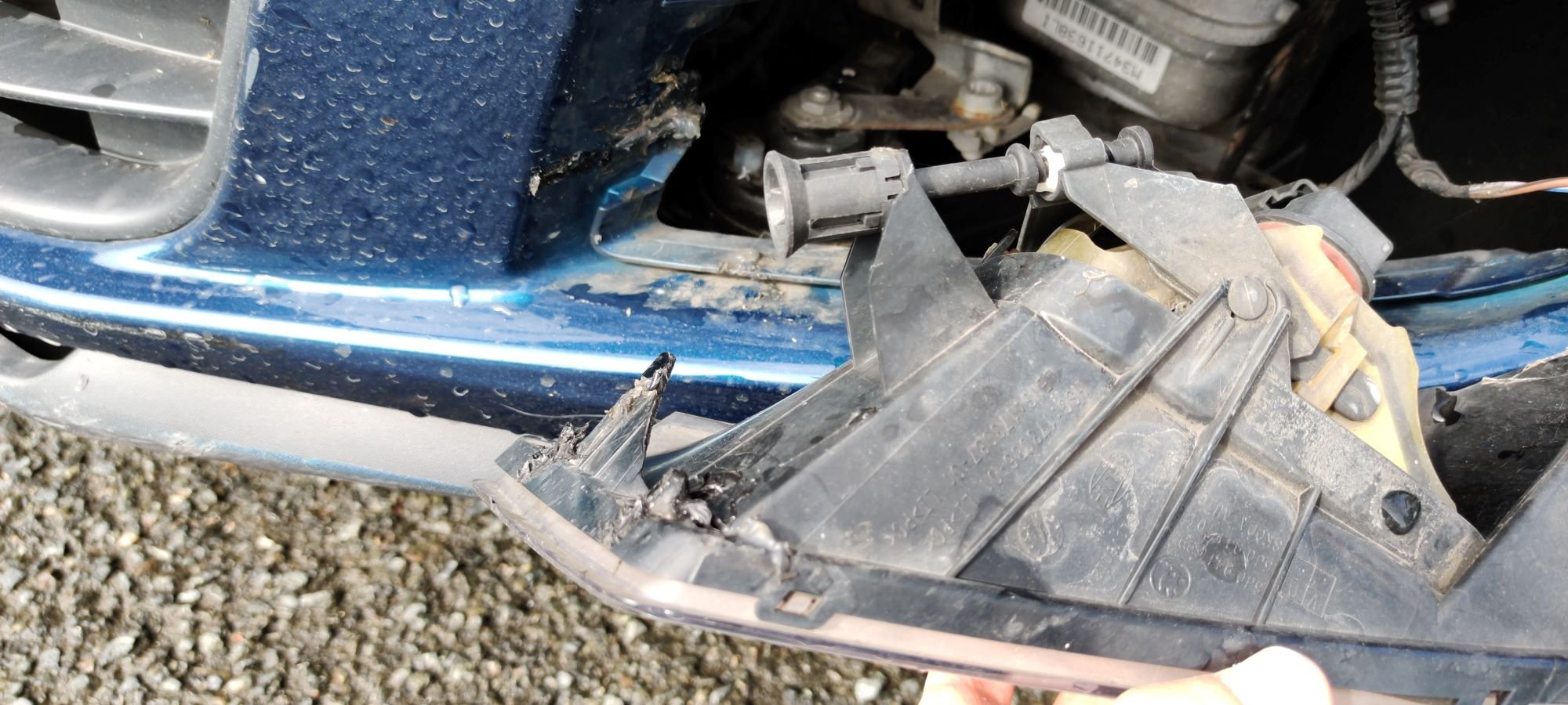Broken fog light, need info