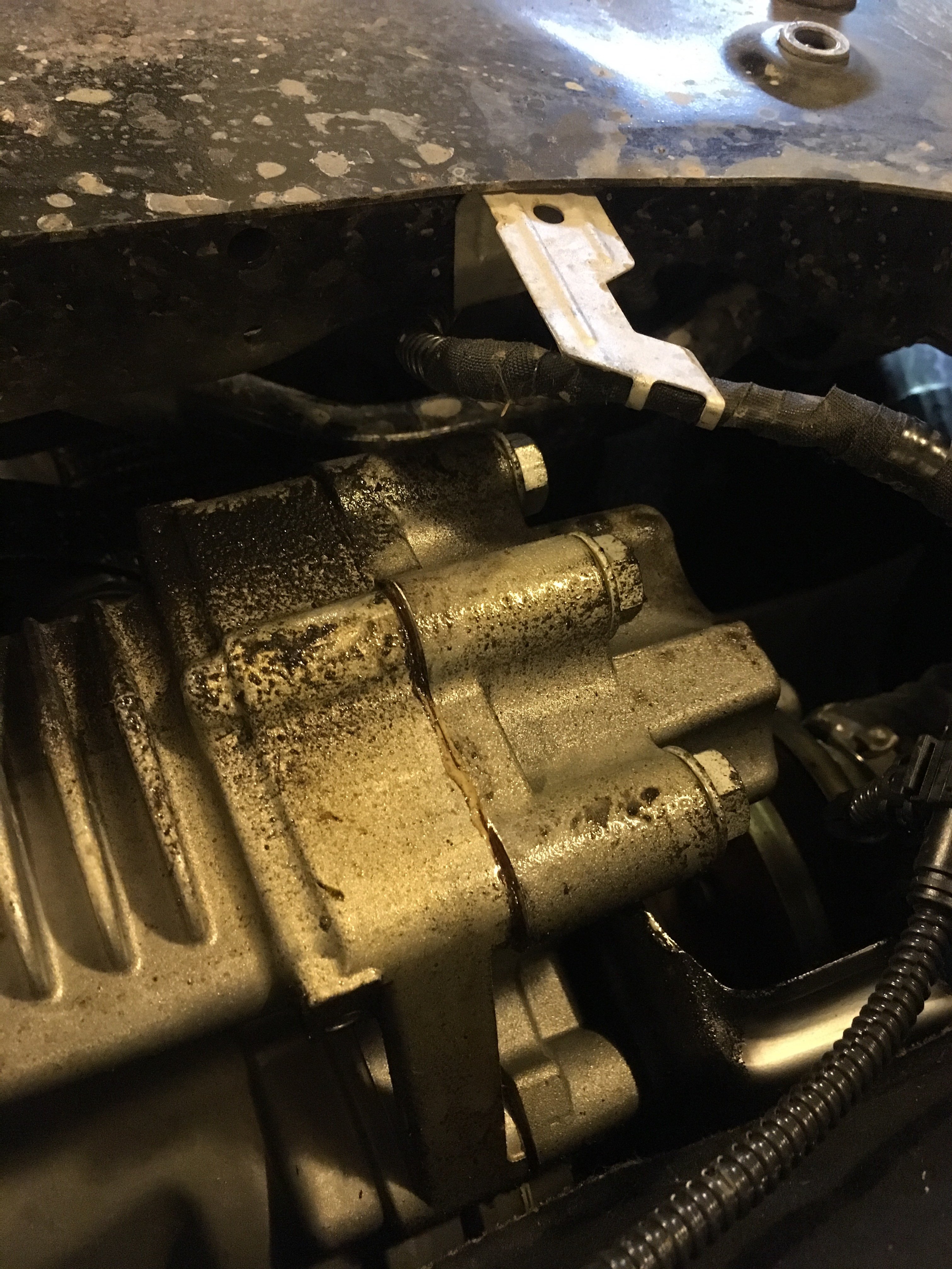 Oil leak transfer gearbox casing joint Skoda Yeti BRISKODA