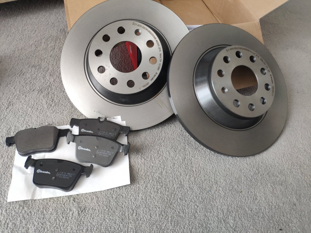 What size brake discs (front & rear) are on L&K 150ps estate dsg