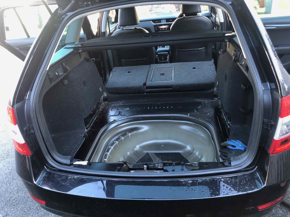 How to remove boot trim and carpet Skoda Octavia Mk III (2013 2020