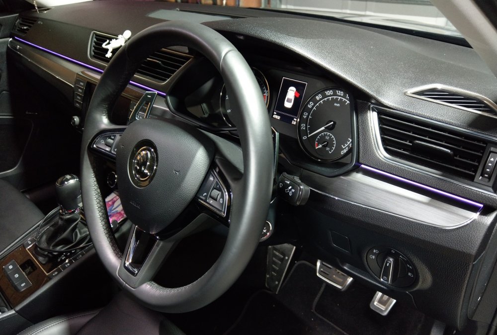 2107752713_chromestrip-dashboard.thumb.jpg.3529d05d298275fe8837640045a47949.jpg