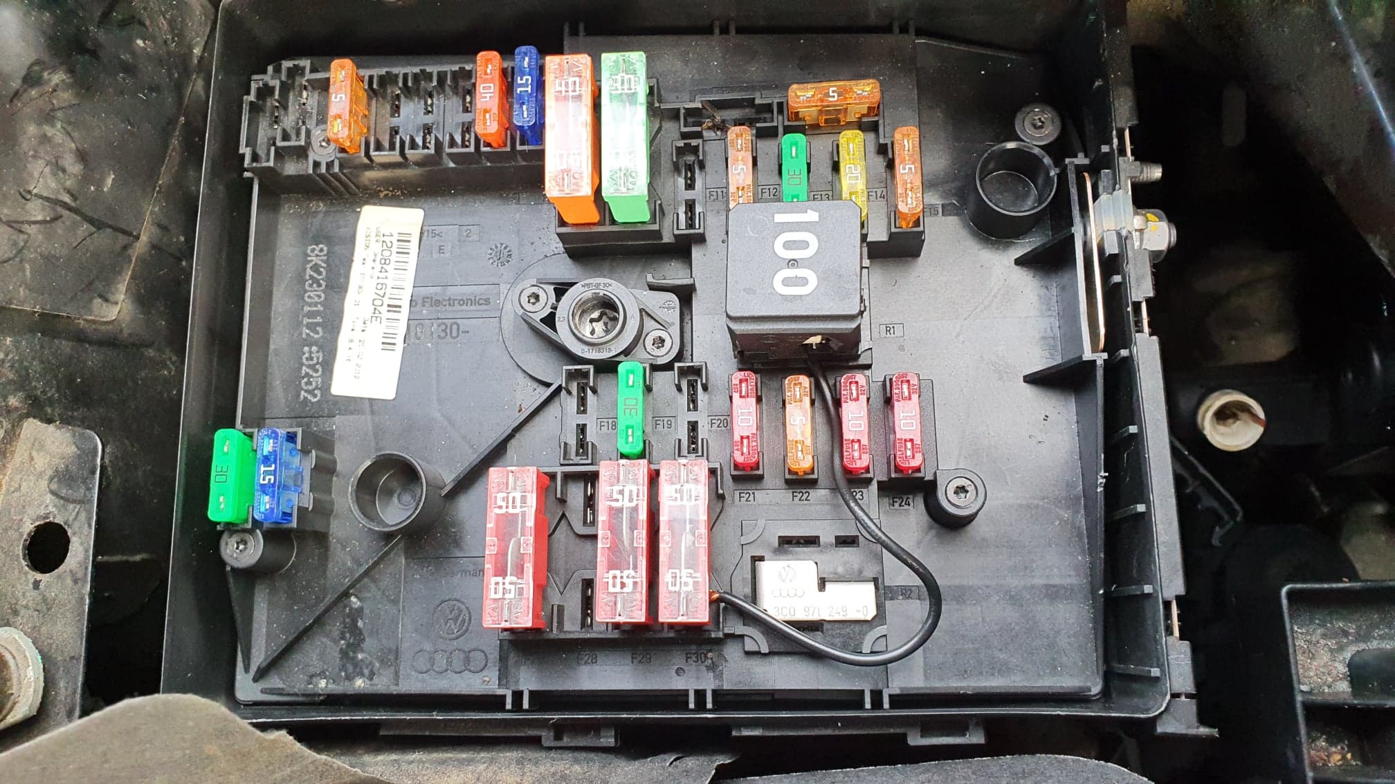 Fuse box in engine bay Skoda Octavia Mk II (2004 2013) BRISKODA