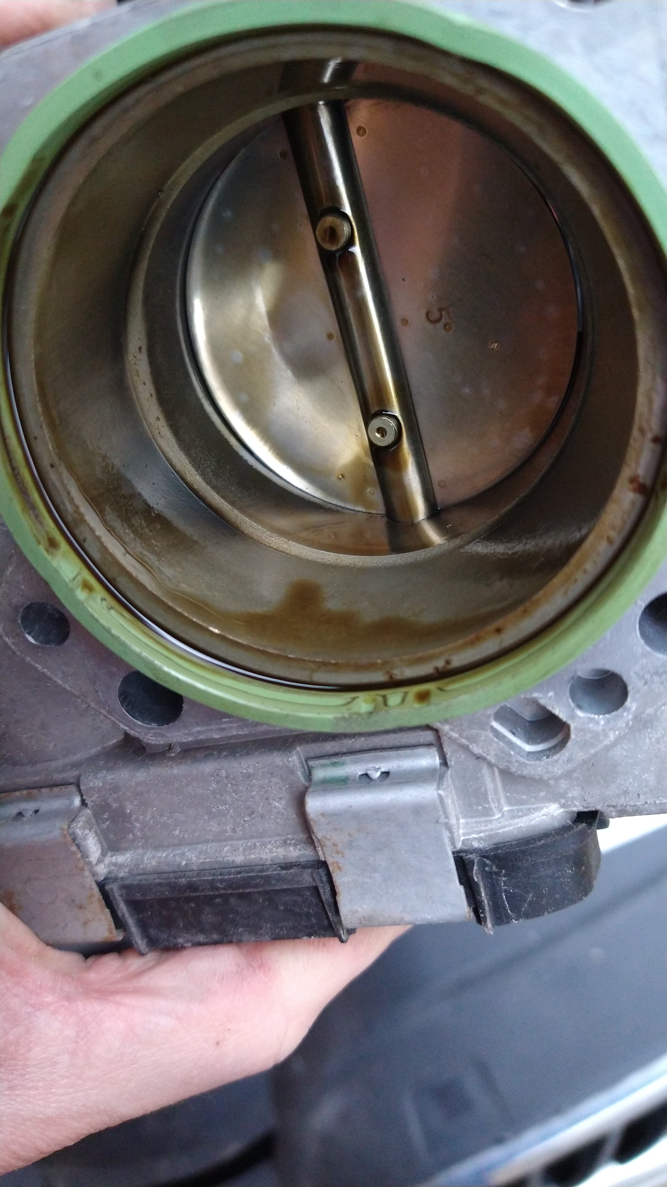 Rapid Spaceback 1.2 Tsi cbzb, intake sucking in oil, puddle of oil in intake manifold.