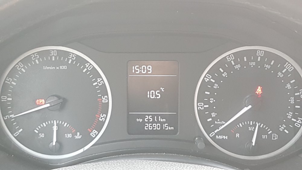 Fuel gauge and tachometer needle in negative Diagnostics & VCDS