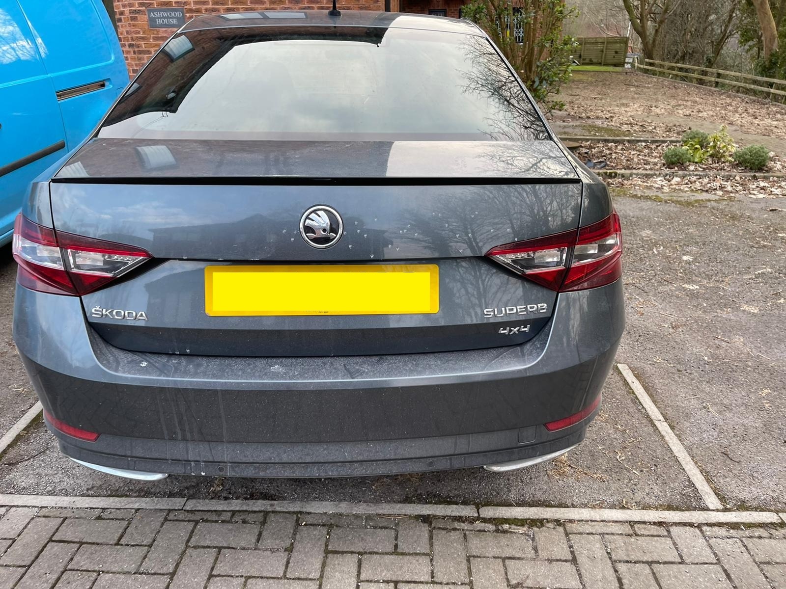 Skoda emblem, black - Superb III front