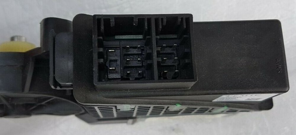 6Y1 plugs.jpg