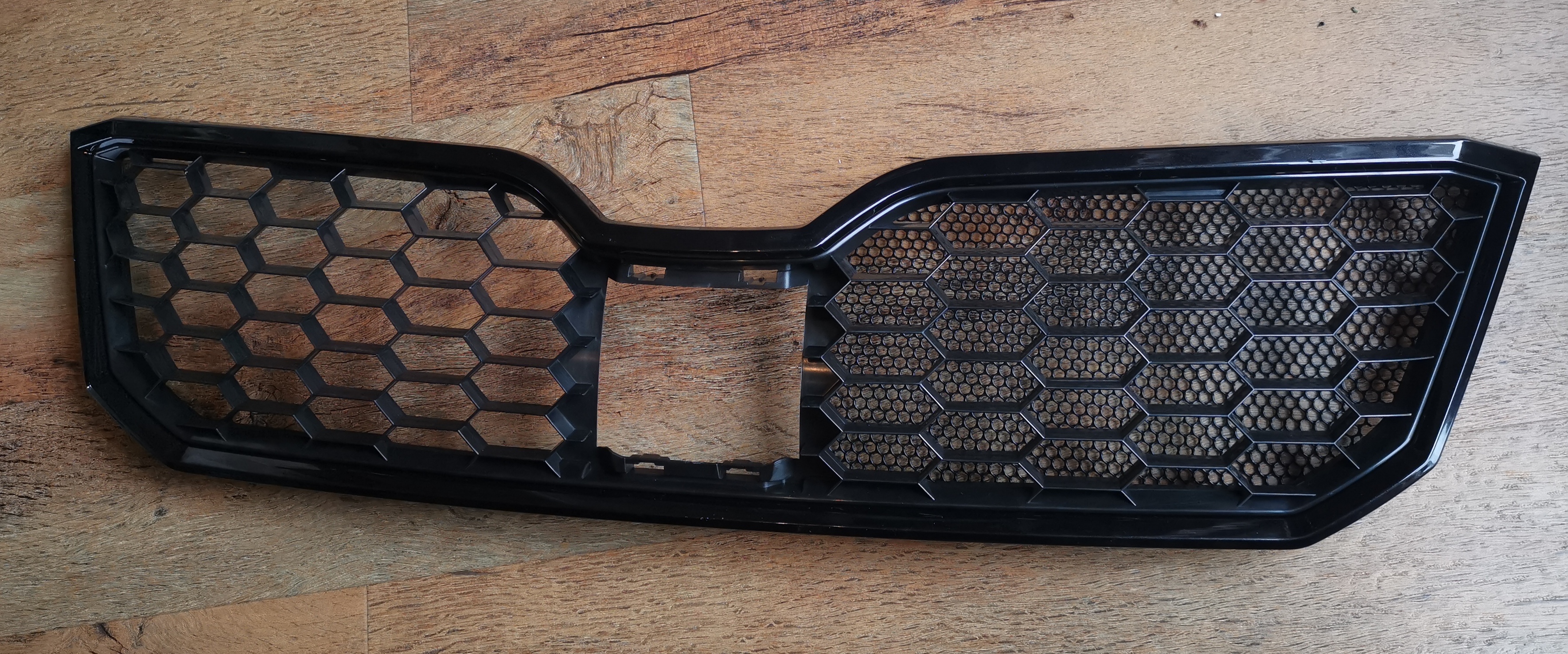 Honeycomb grill install Skoda Superb Mk III 2015 2023 BRISKODA