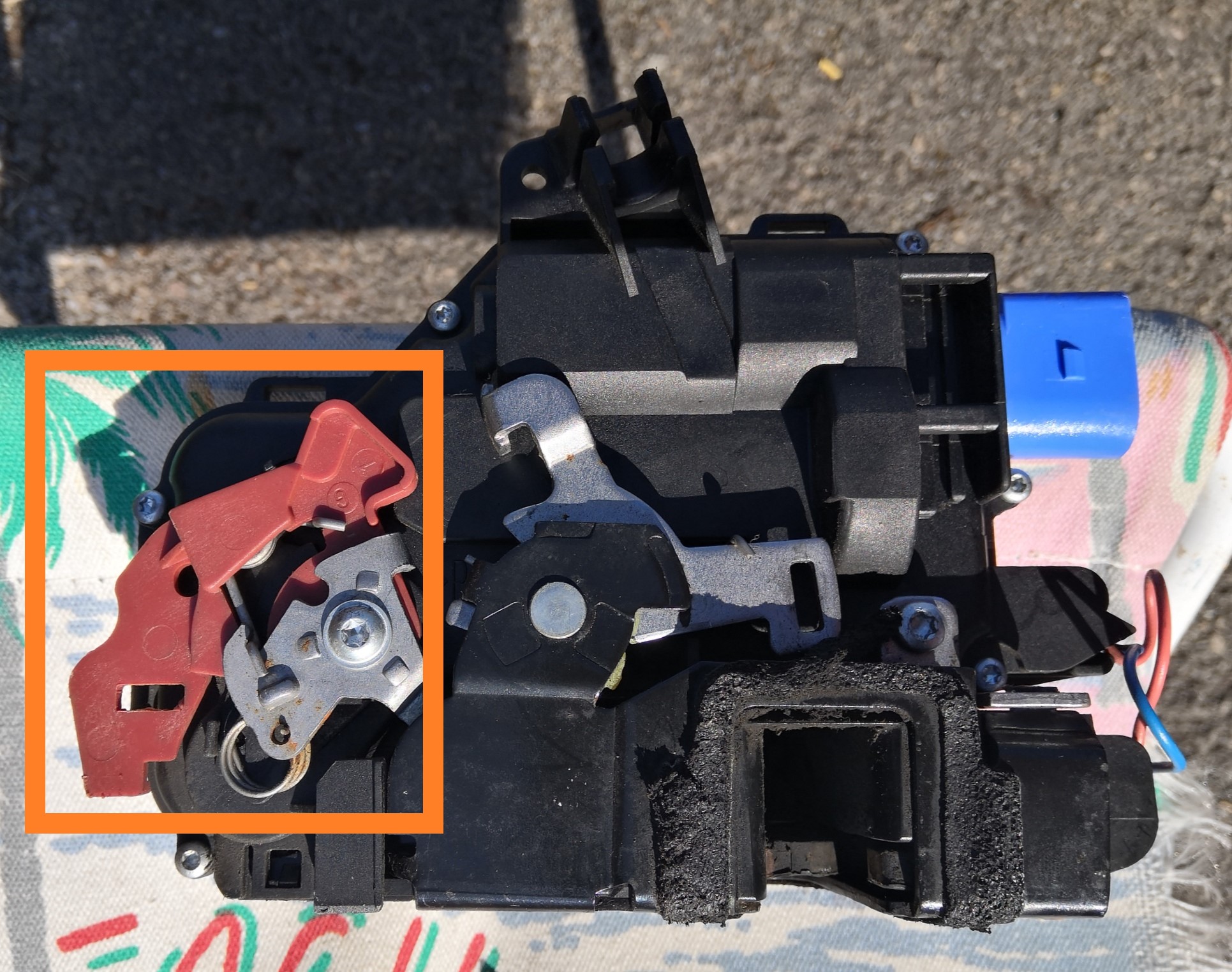 Fabia mark 2 front passenger / NSF door lock replacement Skoda Fabia