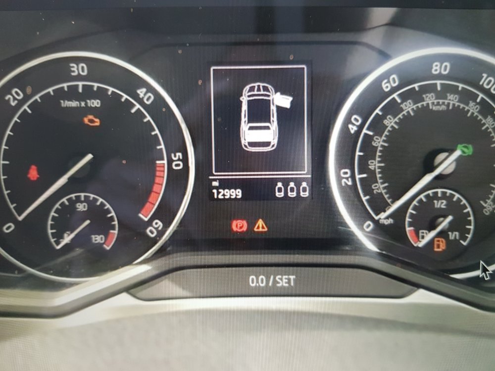 warning triangle? Skoda Superb Mk III (2015 2023) BRISKODA