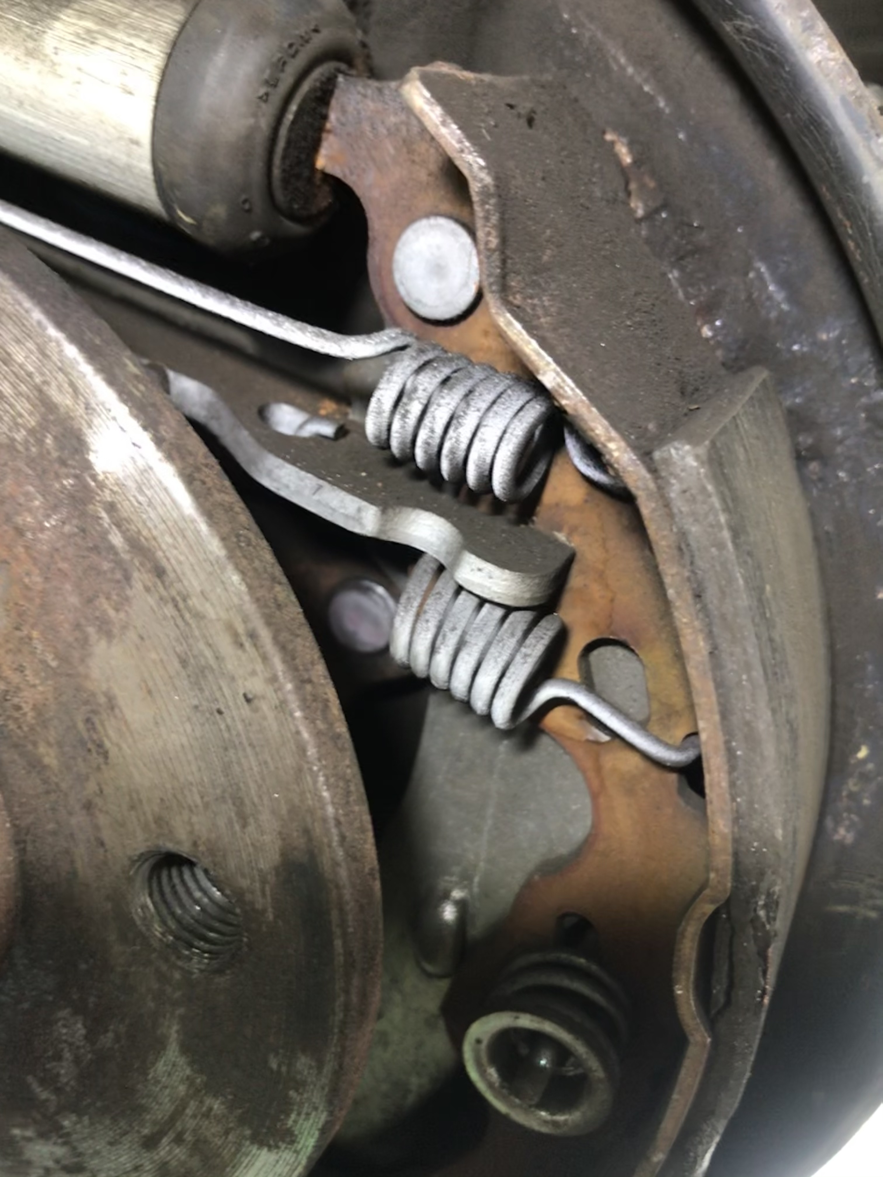 1999 Skoda Felicia rear drum brake imbalance problem... Skoda Favorit