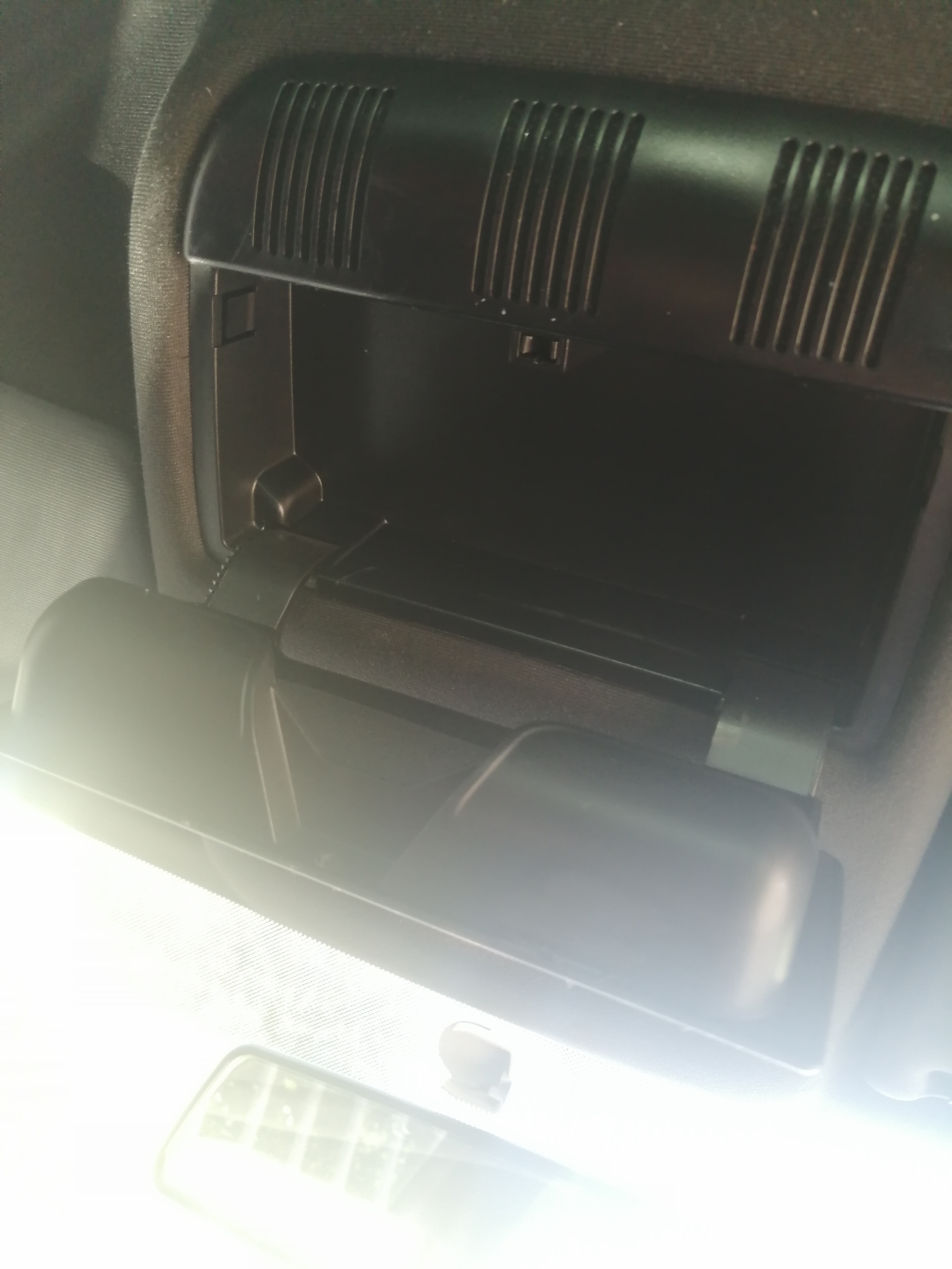 Fabia Mk2 Monte-Carlo 2013 - Can't find the sunglasses storage anywhere