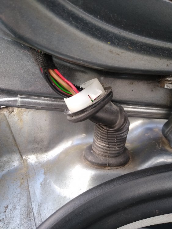 Rear wiper not working suspect wiring Skoda Octavia Mk II (2004