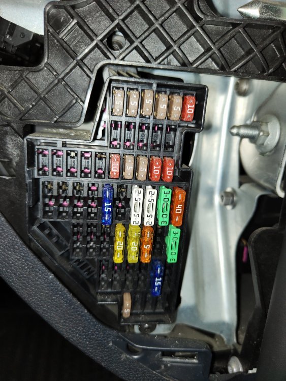 Skoda Octavia MK2 Fuse Box/Drivers side Skoda Octavia Mk II (2004