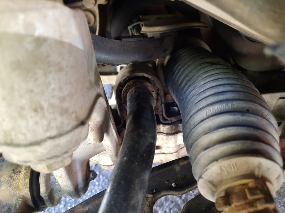 How to remove antiroll bar stabiliser bushing? Skoda Octavia Mk II