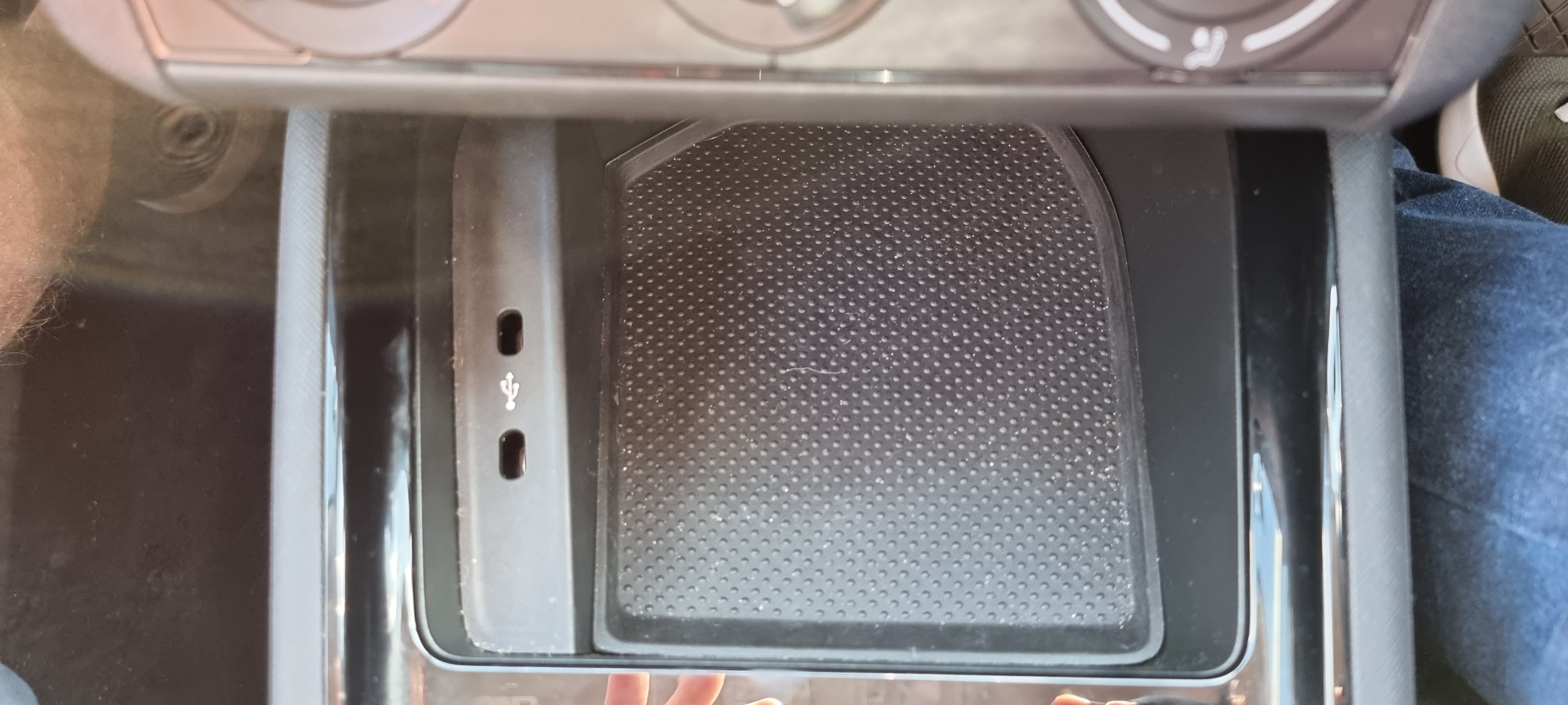 Kamiq Front USB C ports fell into casing.