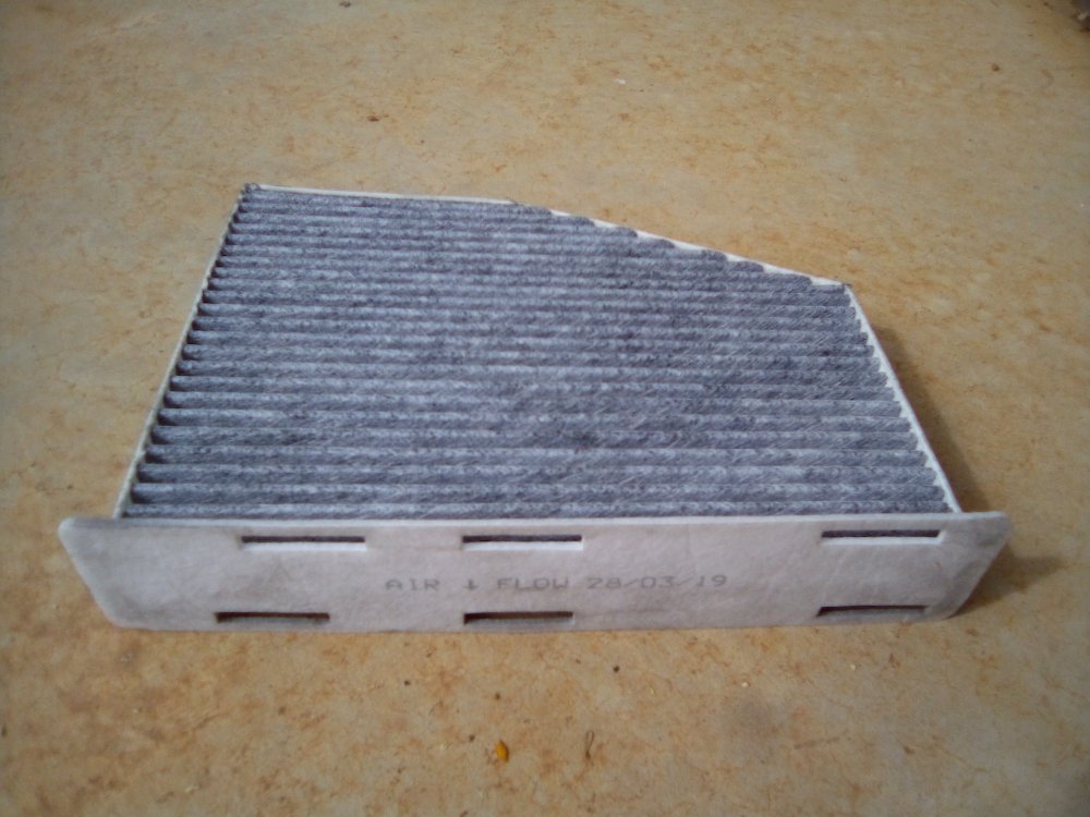 Filter airflow marking - feed side uppermost.jpg
